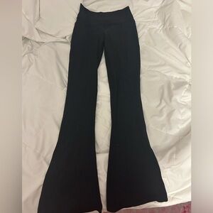 Lululemon 28” Align Flare Leggings in Size 6 in black